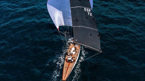 Uno de los barcos de la clase 6M, en la competici�n de este s�bado en Sanxenxo