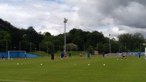 Los jugadores del Real Oviedo en El Requexn