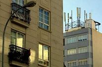 La ciudad cuenta con alrededor de cien antenas de telefona mvil.