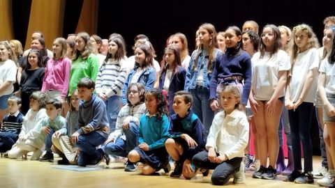 Los alumnos participantes del concurso de poes�a organizado por el colegio Antonio Machado
