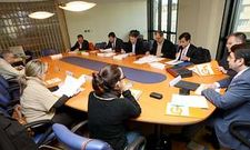 Los alcaldes de la zona se reunieron ayer con los responsables del plan de transporte.