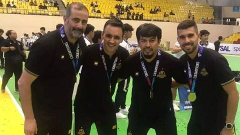 Suso Rey, a la izquierda, junto a Héctor Souto, David Diéguez y otro integrante del cuerpo técnico.