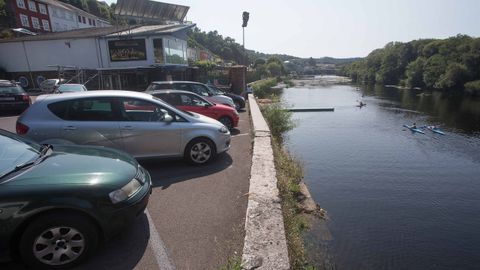 El Fluvial ni obedeci� a la CHMS, que le exig�a mantener una distancia con respecto al r�o, ni a la Xunta, que le ordenaba respetar una franja verde en la zona del p�rking m�s cercana al Mi�o