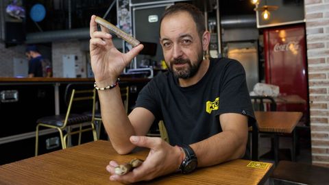 El cocinero Javier Freijeiro, en el restaurante Pracer, en A Corua, que dirige junto a Moncho Bargo