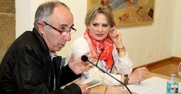Pintor present� en Lal�n un libro que recoge una selecci�n de sus art�culos period�sticos.