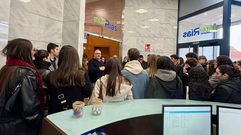 Visita de alumnos del CIFP Carlos Oroza a la sede de Viajes InterRas en Sanxenxo