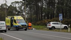 Operarios de emergencias, en el momento de proceder a la reanimaci�n del conductor