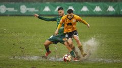 El levantino tambin baj al barro para trabajar en defensa bajo la lluvia