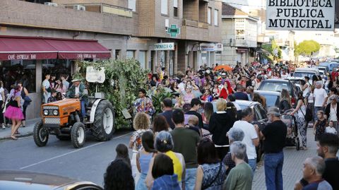 Entrimo disfrut de Entrifaz, su entroido de verano