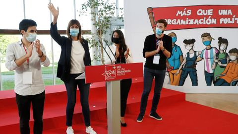 La secretaria general del PSE-EE y vicelendakari, Idoia Mendia, hoy, en el acto de clausura del X Congreso de Juventudes Socialistas de Euskadi en el que ha resultado elegido como nuevo secretario general, V�ctor Trimi�o (izquierda)