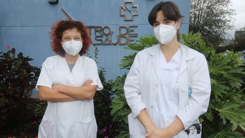 Teresa Castro y Leticia Lpez, sanitarias del centro de salud de Vimianzo