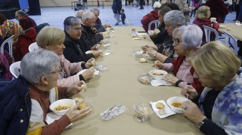 Degustacin de las raciones distribuidas por el Da de Narn.