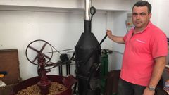 Los cacahuetes ya se tuestan en el casco hist�rico de Betanzos