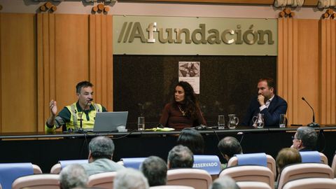 Responsables de Trfico dieron una charla sobre seguridad vial en el Espacio +60 de Afundacin de Ourense.