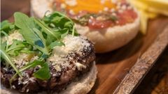 La nueva hamburguesa de Ef�mero.by (Olmos, 15).