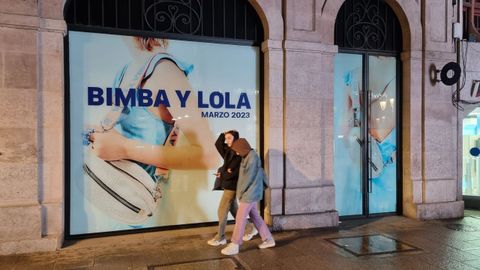 La tienda de Bimba y Lola, con el cartel que informa de que estar cerrada hasta marzo