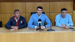 El presidente del Estradense, To�o Camba, y el alcalde de A Estrada Gonzalo Louzao, en la rueda de prensa.  