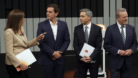 Albert Rivera, con los organizadores del debate a cuatro en las pasadas generales