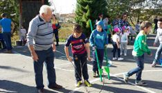 En el colegio de Rubi�ns tambi�n comieron casta�as y pasaron una divertida ma�ana con los juegos populares, al igual que en Vilari�o. 