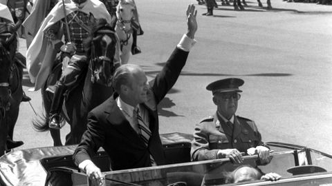 31 de mayo de 1975. El republicano Gerald R. Ford y Franco fueron en el hist�rico Rolls Royce blindado desde Barajas hasta Madrid