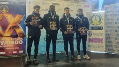 Tom�s, Ndong, Cernadas y P�ramo, con sus respectivas medallas.