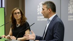 La ministra de Sanidad, Mnica Garca, junto a Fernando Martn Prez, presidente de ConELA.