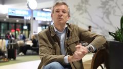 Alfonso Rueda en el aeropuerto de Estambul