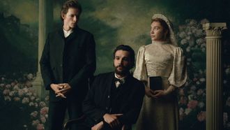 Florence Pugh, junto a Faist y Abbot (como los hermanos Trask), es la estrella de la serie.