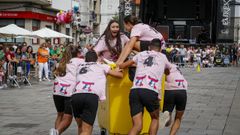 <span lang= gl >As Juadalupe�as�volveron encher a praza Castelao de Rianxo</span>