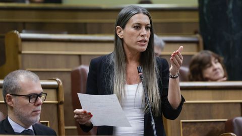 La portavoz de JxCat M&iacute;riam Nogueras interviene durante la sesi&oacute;n de control al Gobierno, este mi&eacute;rcoles, en el Congreso de los Diputados.