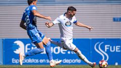 Lucas P�rez arma el disparo durante el partido del Fernando Torres