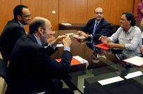 Rubalcaba se reuni� ayer con los representantes sindicales de la funci�n p�blica.