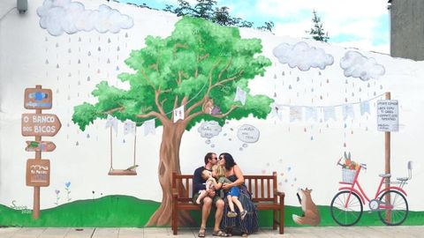 O banco dos bicos, de Sonia Sueiro e Aspanaes, en la avenida de Ferrol