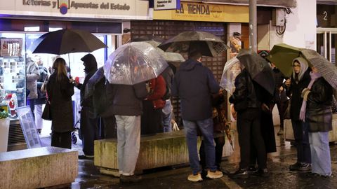 Las administraciones de loter�as todav�a ten�an este s�bado muchos compradores.