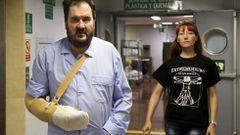 Un alba�il de Lugo recupera la mano que se seccion� cortando madera