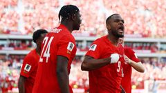 La celebraci�n de Larin tras marcar el gol del empate