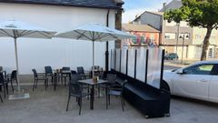 La terraza lleva ya m&aacute;s de un mes junto a la capilla de la Virxe do Carme