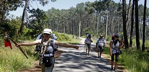 Los portugueses son mayor�a en la ruta, pero llegan tambi�n peregrinos de los pa�ses b�lticos y hasta de Canad�. 