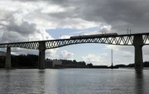 Muchos usuarios aprovechar�n el puente para hacer su primer viaje por el viaducto del Ulla. 