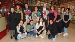 Manuel Pardo con alumnos del curso de floristera