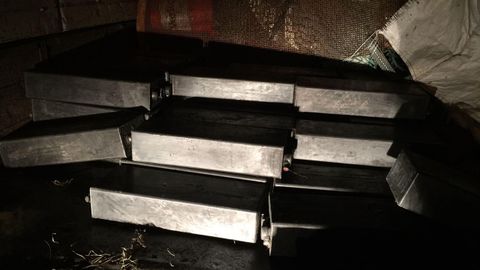 Cerredo.Imagen de las bater�as interceptadas que fueron sustra�das de las explotaciones de Cerredo