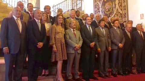 El jurado del Premio Princesa de la Concordia 2016, junto al presidente del Principado