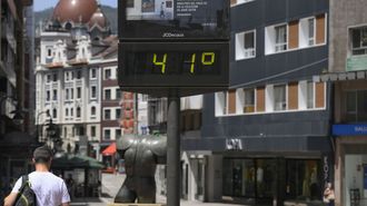 Un term�metro del centro de Oviedo marca 41 grados este martes.