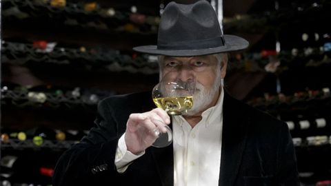 Luis Paad�n, ante las botellas del aula de cata de Paad�n Eventos, situada en Cambre