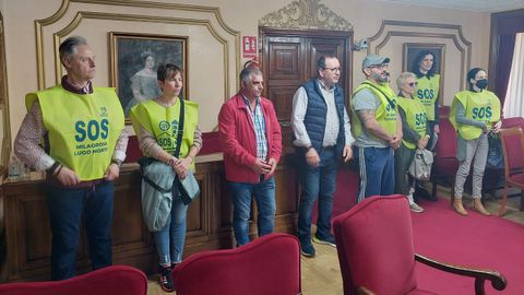Una representación fue recibida en el Concello por tres concejales del PSOE