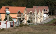 Adem�s de las casas, la APLU tambi�n censur� la apertura del vial que les da acceso. 