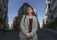 Milagros Lantes, onte, � beira dunha r�a na que se apostou pola humanizaci�n, a Valle Incl�n. 