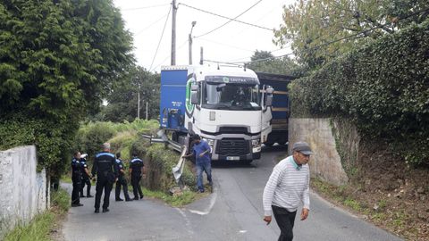 El camionero intent maniobrar de varias maneras para salir