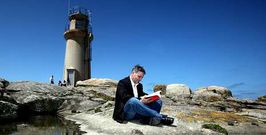 Ant�n Castro, en la zona de los acantilados de A Barca, un mirador desde el que �l y su abuelo ve�an pasar petroleros y trasatl�nticos.