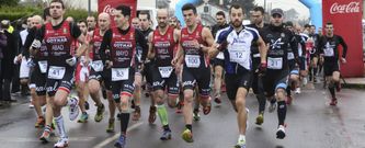 En la salida del duatl�n Concello de Vimianzo destacaron los favoritos Fernando Abad (n�mero 41), Marcos Mayo (83) y el soneir�n David Calzas (12), entre otros. 